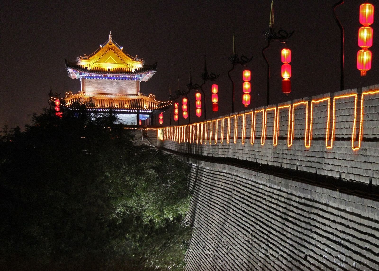 Cycle the Xi'an city wall, then eat through the Muslim Quarter